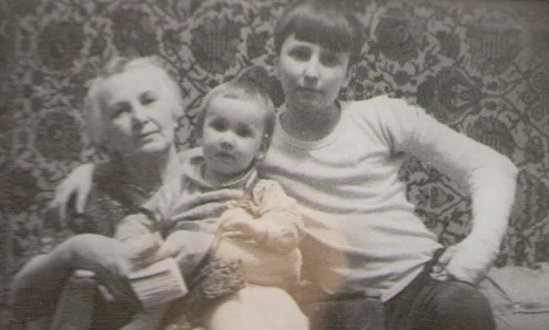Henriette mit ihreb Enkelkindern