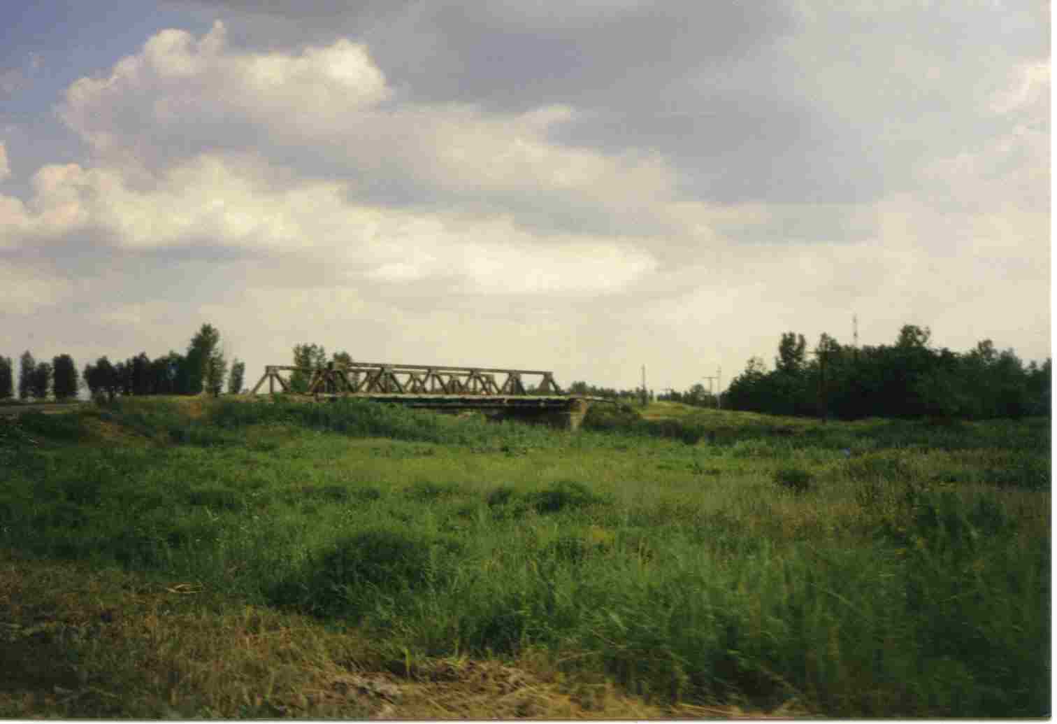 Мост из Пришиба на Гальбштадт через речку Молочная. Пришиб, 1996.