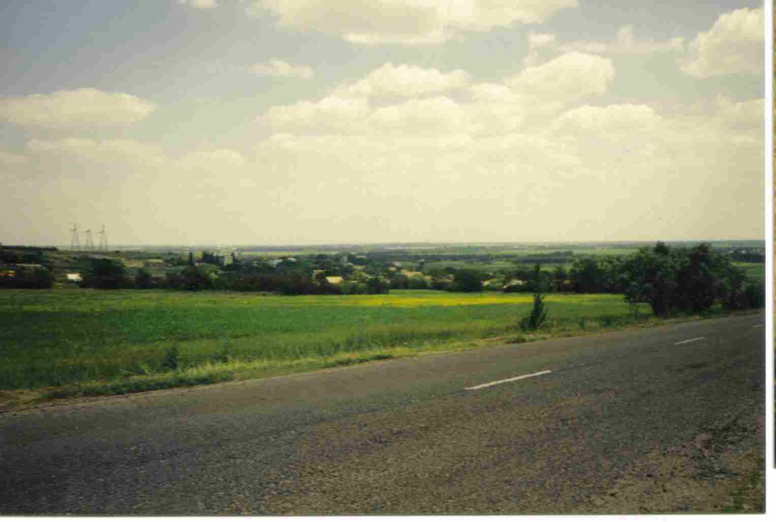 Взгляд с подъездной дороги на церковный холм. Пришиб, 1996.